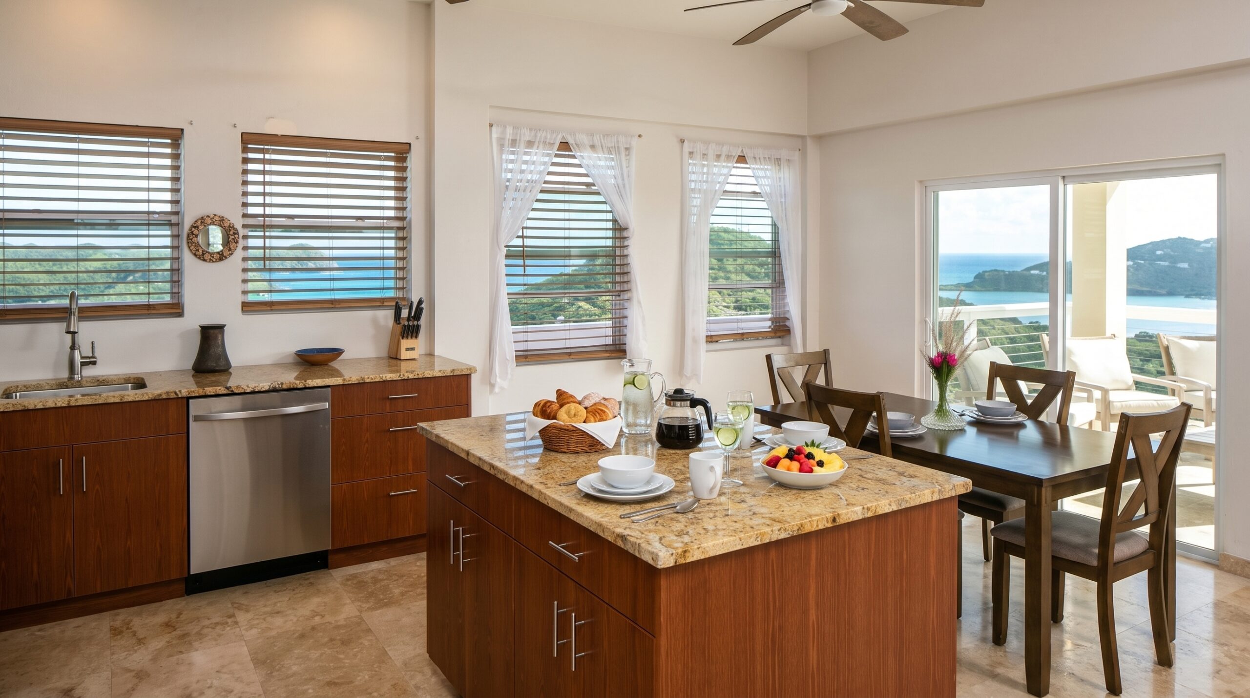 Kitchen and dining area at Villa Del Cielo